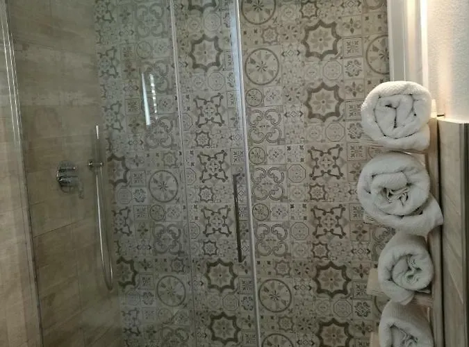 ベッド・アンド・ブレックファスト Les & 4*