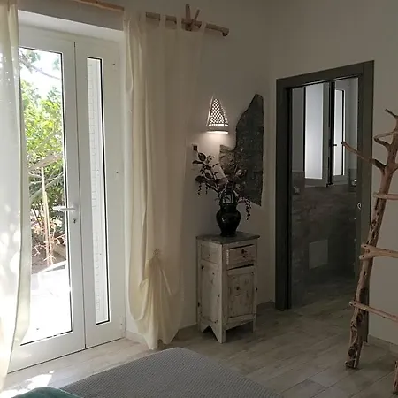 לינה וארוחת בוקר Les &