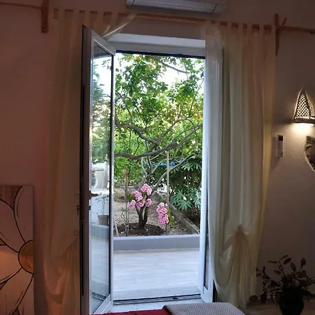 Les & Bed & Breakfast 4*