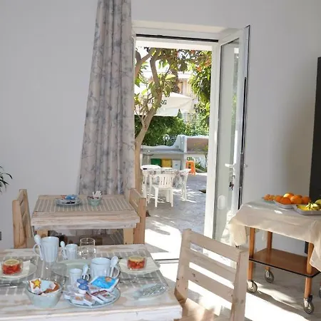 Les & Bed & Breakfast 4*