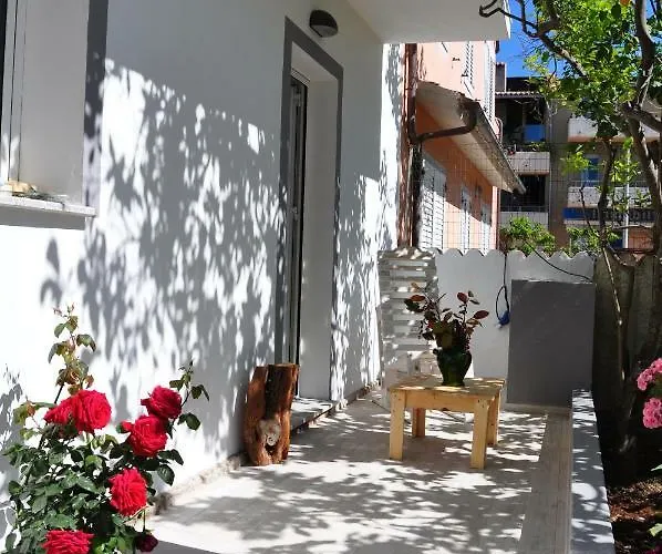 Les & 圣特雷莎加卢拉